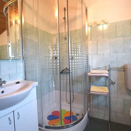 Upscale In Banjole With Pool דירה מדולין