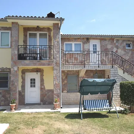 Upscale In Banjole With Pool *